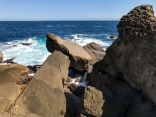 海岸の岩場