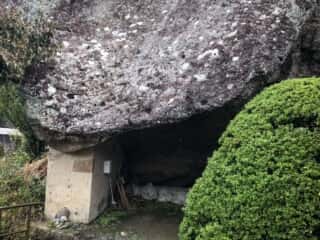 宝珠山立石寺の巨石