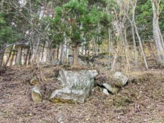 室根山　室根神社参道沿いの巨石