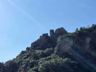 頂上周辺の岩石