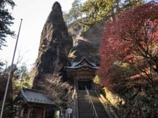 榛名神社の参道と鉾岩