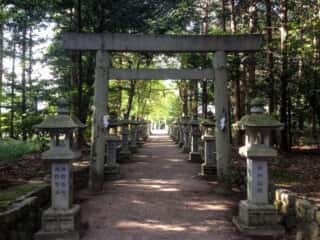布気皇館太神社 参道 (奈其波志忍山宮比定地)