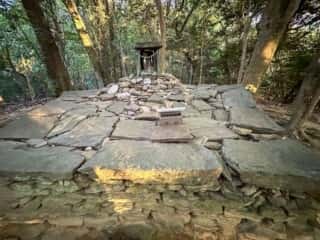 八倉比賣神社 磐座