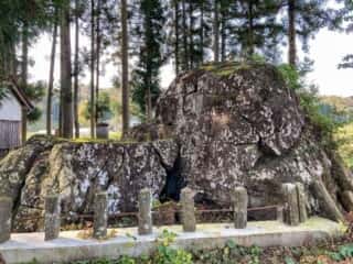 磐神社 (男石大明神)　御神体の磐座