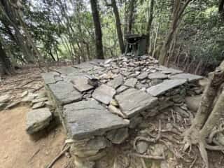 八倉比賣神社磐座