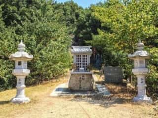 小瀬の重岩 (小瀬石鎚神社)