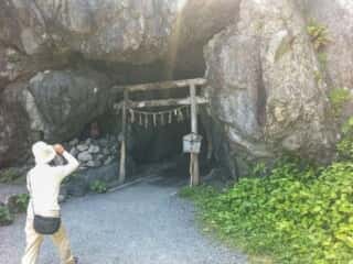 御厨人窟(五所神社)