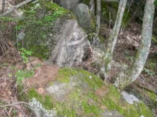守屋山腹の巨石
