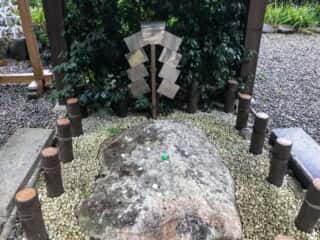 宝珠山立石寺　亀の甲石　磐座