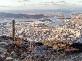 皿倉山 国見岩の碑