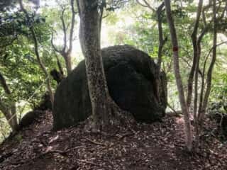 天宮さん（鳥取県御内谷）の巨石