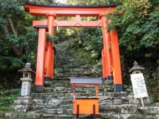 神倉神社　鳥居と参道の階段