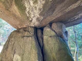 続石の足