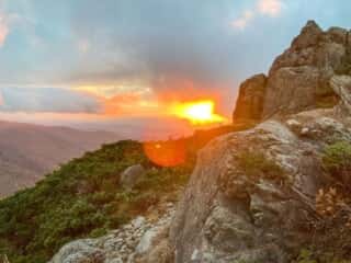 早池峰山から夕焼けを望む