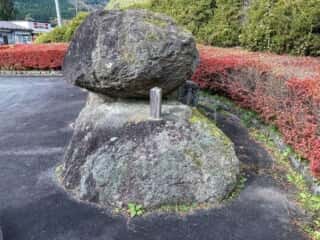国道396号沿いの名勝続石　