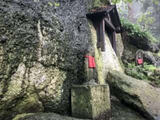 宝珠山立石寺の巨石