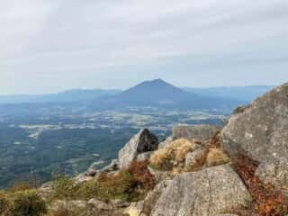 姫神山から岩手山を望む