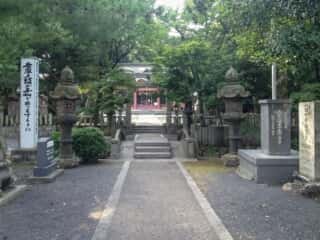 綿都美神社 参道
