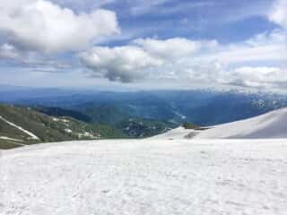 雪の月山登山道