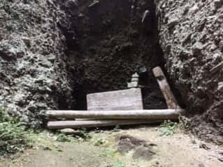 大師堂・岩屋寺逼割行場（せりわり）