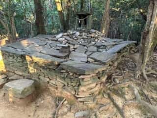八倉比賣神社 磐座
