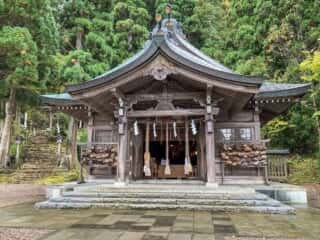 真山神社 拝殿