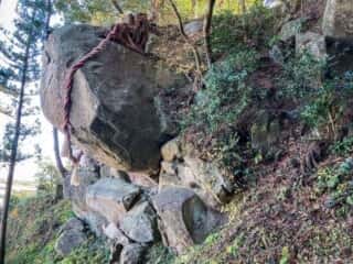 釣石神社　磐座