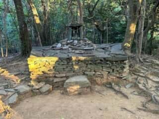 八倉比賣神社 磐座