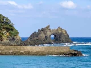 奄美大島 トゥルス岩
