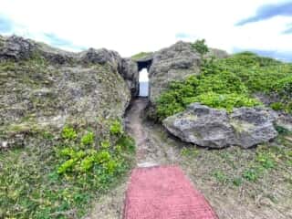 徳之島 犬の門蓋 (めがね岩＋奇石)