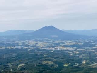姫神山から岩手山を望む