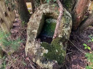 田沢湖畔の雨乞石