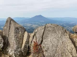 姫神山から岩手山を望む