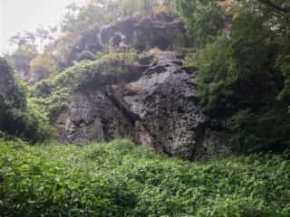 宝珠山立石寺の巨石
