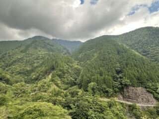 徳島の山岳地帯を象徴する絶壁