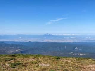八甲田山 登山道から岩手山を望む