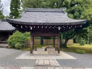 広隆寺　井戸舎