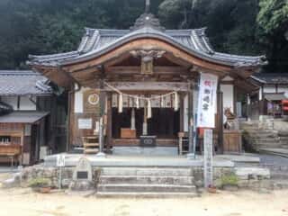 石上布都魂神社　拝殿