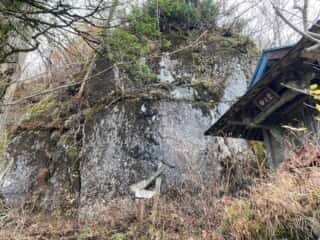 石上登山道 中之堂