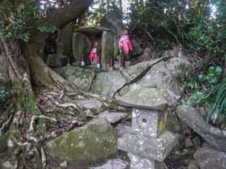 伊島観音堂奥の院　正面の祠