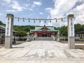 樽前山神社　参道と拝殿
