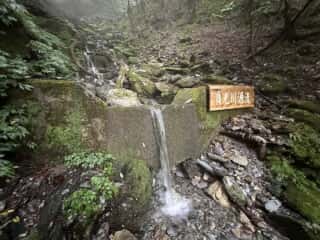 剣山の麓から流れる貞光川の源流