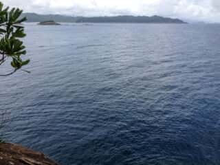 竹ヶ島から海を眺める