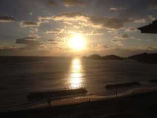宍喰海岸から日の出を望む