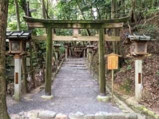 大神神社末社　神宝神社