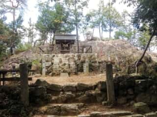 石上布都魂神社　拝殿