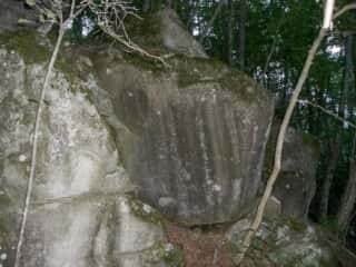 守屋山腹の巨石