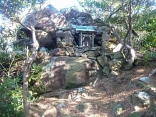 伊島　観音堂奥の院　磐座