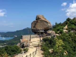 小瀬の重岩 (小瀬石鎚神社)