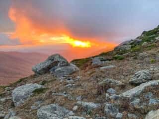 早池峰山から夕焼けを望む